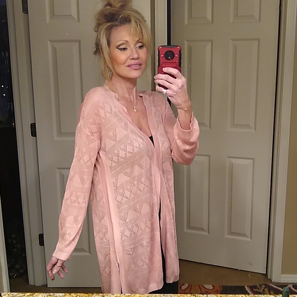 🛍️😍💐  Rose colored cardigan size medium - Picture 3 of 5